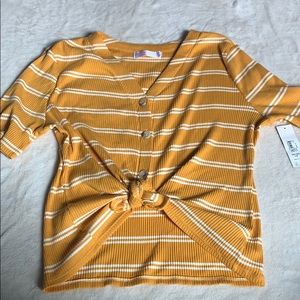 Super cute quarter length top